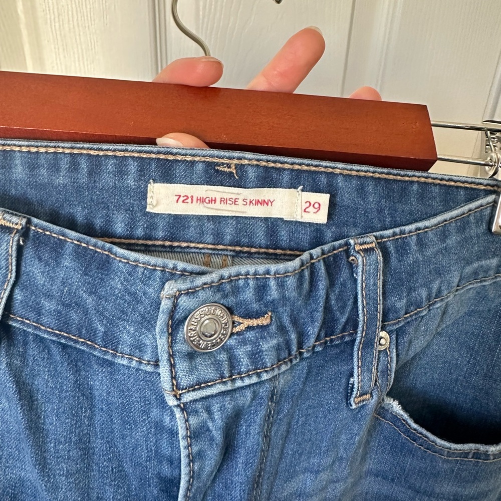 Levi’s High Rise Skinny Jeans - Picture 3 of 3